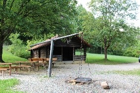 Heidehütte in Büßlingen mit Grillplatz und Sitzgelegenheiten